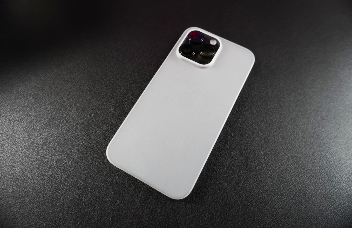 totallee Clear iPhone 15 Pro Case | Transparent