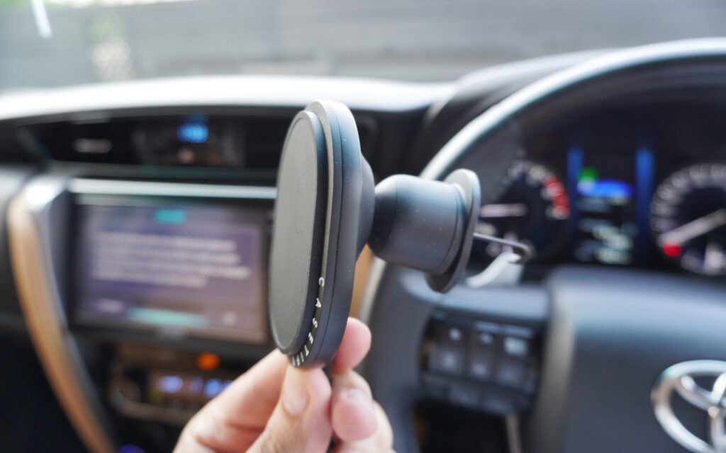 CASETiFY PowerThru Wireless Car Charger