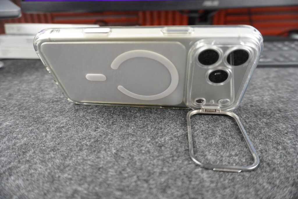 ESR Clear Case iPhone 17 Pro Max stand