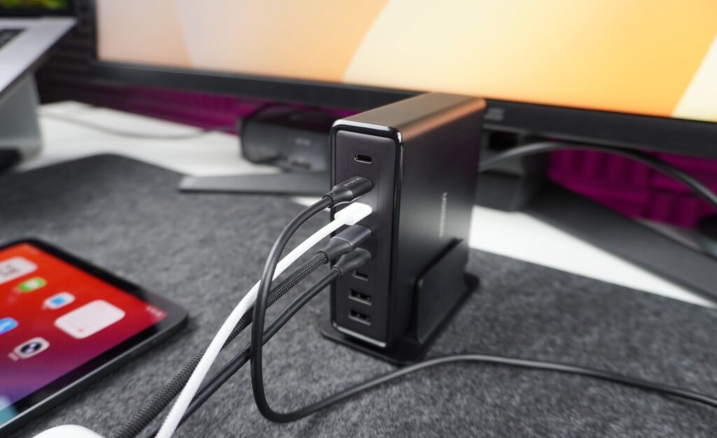 UGREEN 8-Port 200W GaN Charger